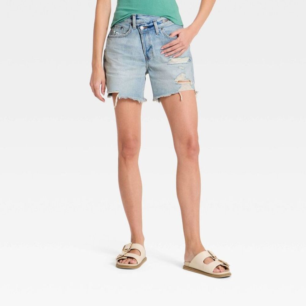 Women's Mid-Rise Crossed Over Denim Shorts - Universal Thread Light Wash 6